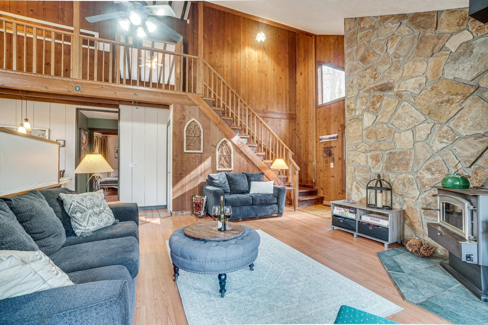 Charming Cabin With Fire Pit And Decks About 7 Mi To Helen Sautee Nacoochee Exterior photo