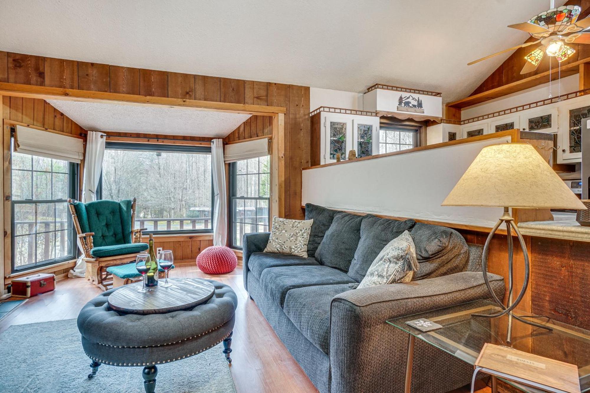 Charming Cabin With Fire Pit And Decks About 7 Mi To Helen Sautee Nacoochee Exterior photo