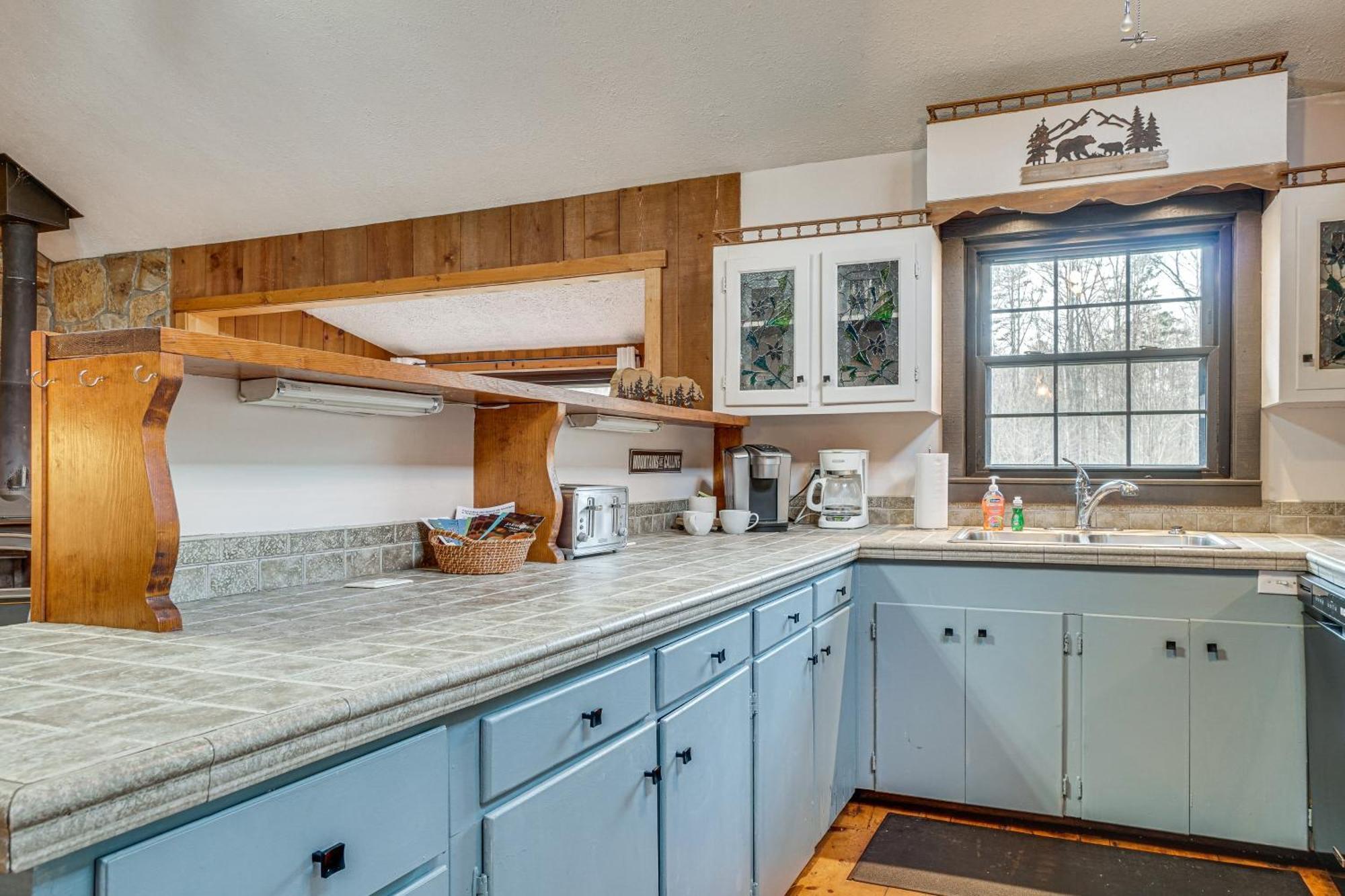 Charming Cabin With Fire Pit And Decks About 7 Mi To Helen Sautee Nacoochee Exterior photo