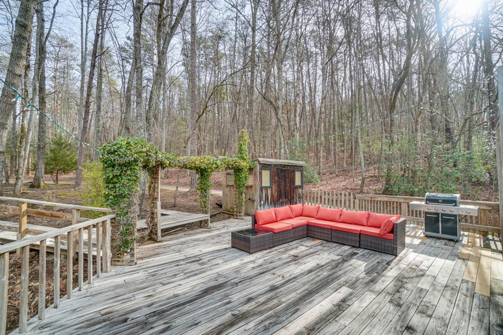 Charming Cabin With Fire Pit And Decks About 7 Mi To Helen Sautee Nacoochee Exterior photo